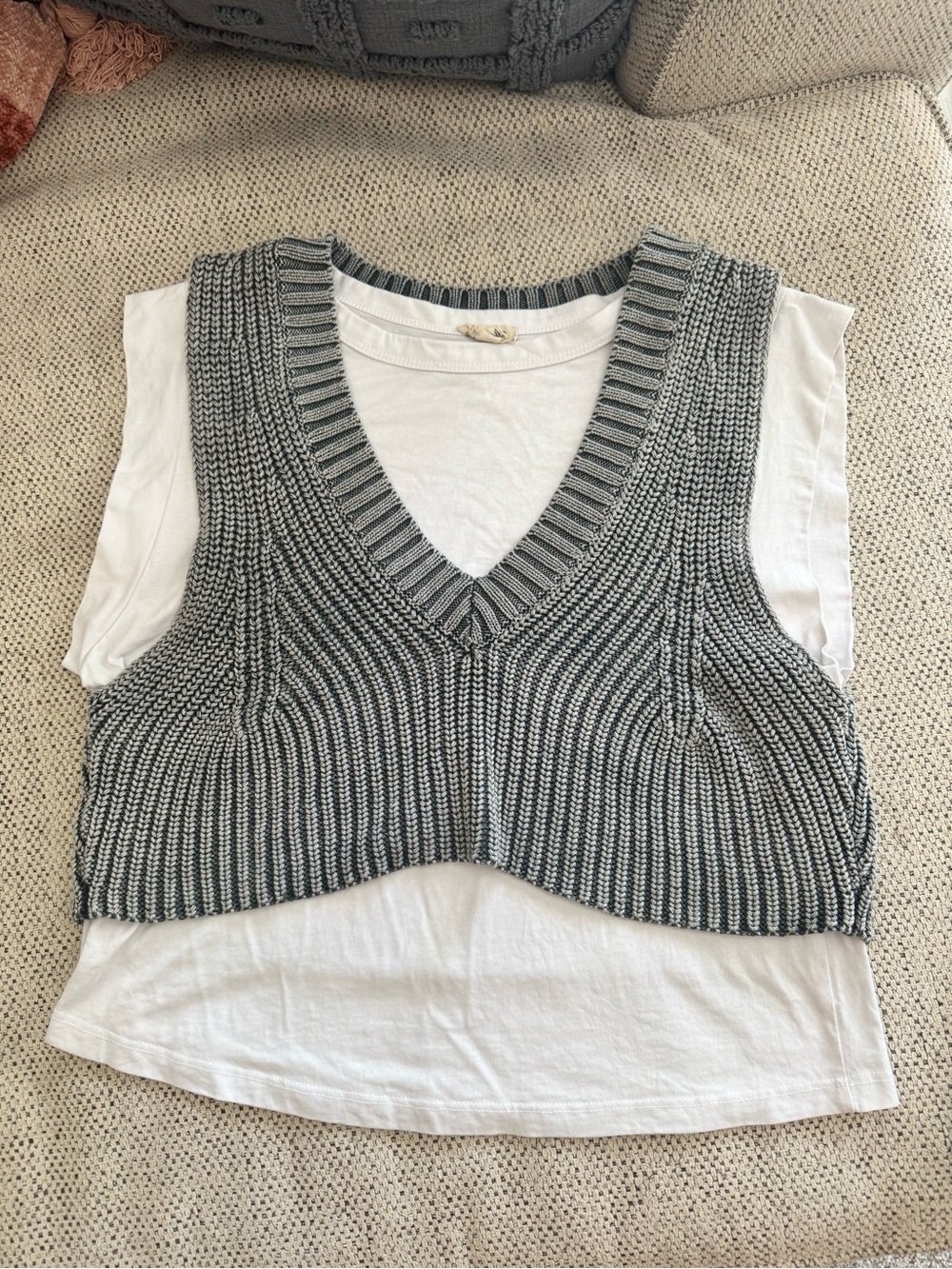 Pilcro Grey Knit V-Neck Cropped Sweater Vest Tee